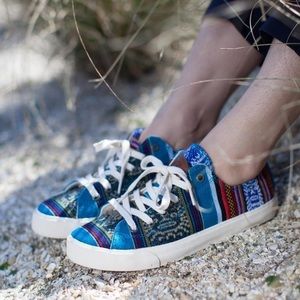 𝅺INKKAS Multicolor Ethnic Print Bluebird Low Top Sneakers - Size 7
